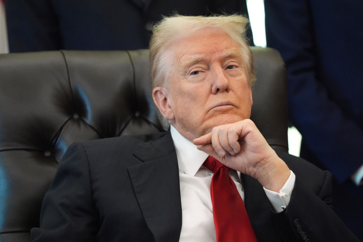 Trump przysnął na oficjalnym spotkaniu! "Jest stary i coraz bardziej to widać"
