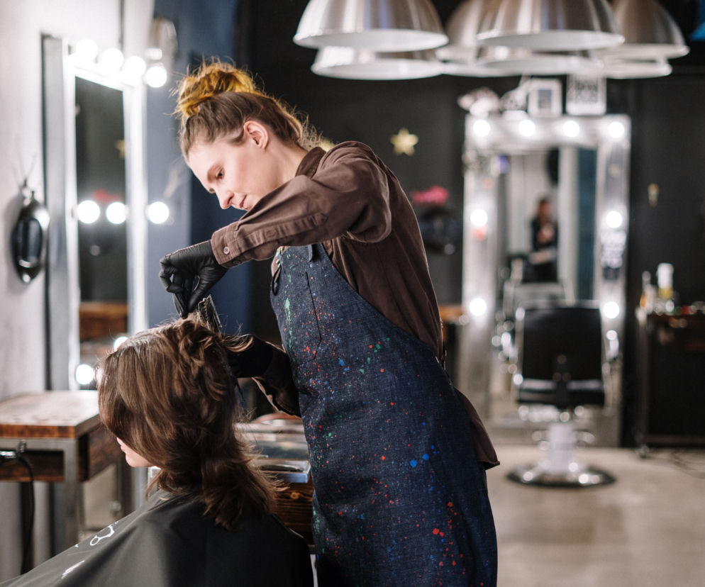 Kiedy otworzą salony fryzjerskie? Jest OFICJALNA data i nowe zasady zakładów branży beauty