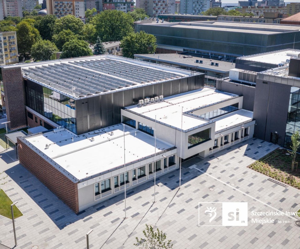 Nowoczesny budynek Szczecińskiego Domu Sportu z lotu ptaka. O szczegółach tej inwestycji przeczytasz w serwisie Architektura.