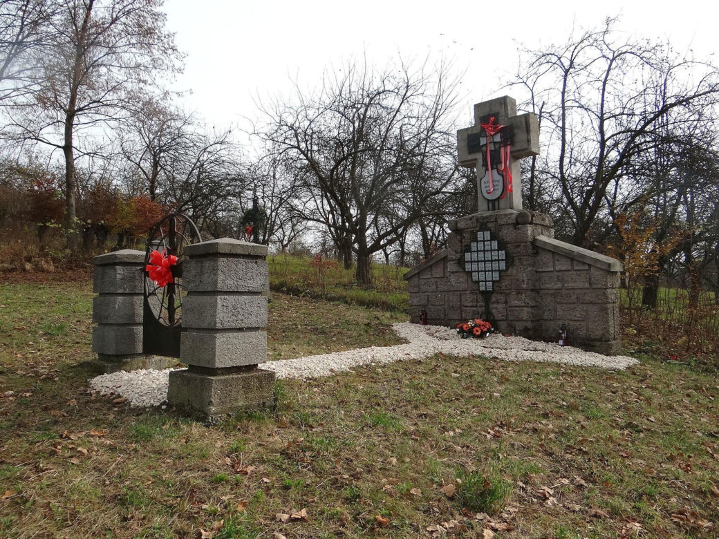 To jedna z najstarszych wsi w Małopolsce. Jest nazywana polskim Lourdes