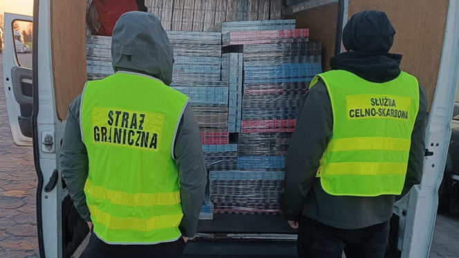 Papierosy za ponad 1,5 mln zł znalezione w busie