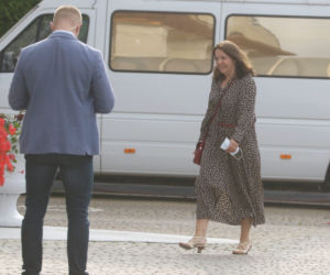Wyjazd parlamentarzystów PiS na naradę do hotelu w Ożarowie Mazowieckim