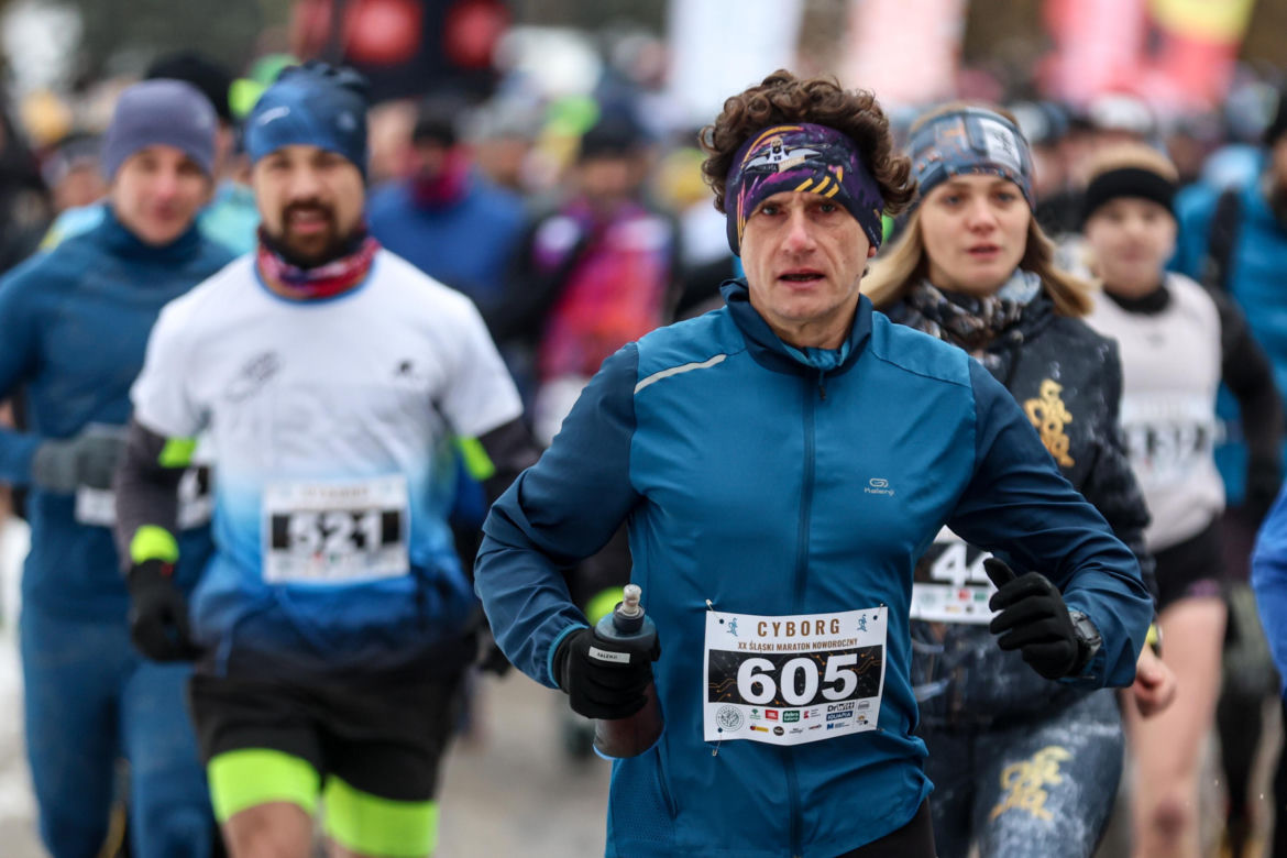 Wystrzał startera zamiast szampana. Tłumy powitały Nowy Rok na XX Śląskim Maratonie Noworocznym Cyborg