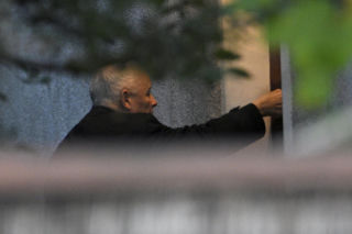 Jarosław Kaczyński w swoim domu na warszawskim Żoliborzu