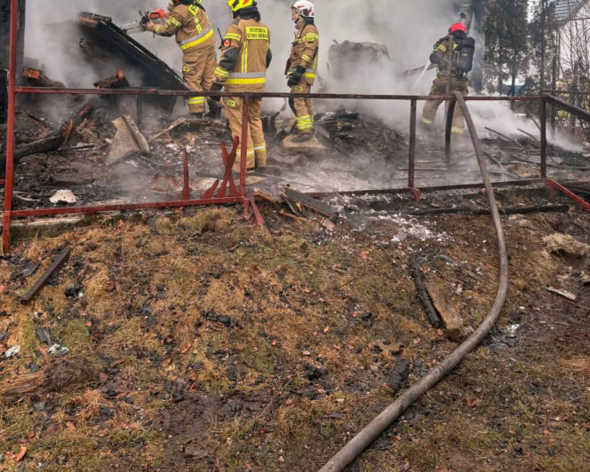 Z piętrowego domu zostały tylko zgliszcza, ogień zabrał wszystko. Potężny pożar pod Warszawą