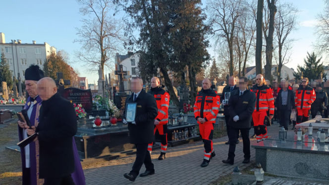 Zjadł flaki i zasztyletował ratownika. Szokujące tłumaczenie w sądzie!
