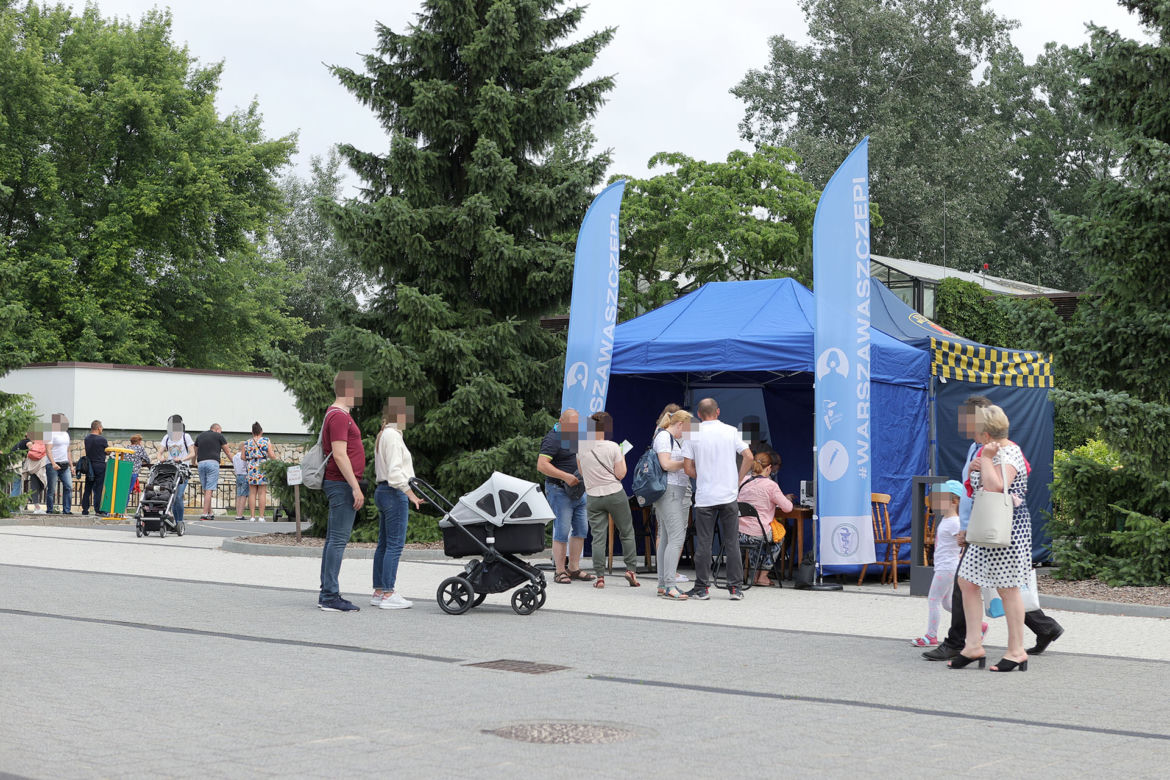 Warszawa szczepi. Oblężenie punktu w zoo 