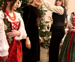 W Pałacu Prezydenckim już święta. Marta Nawrocka z rodziną ubierała choinkę