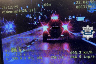 „Mikołaj” z Radomia zamienił seata w choinkę. Policjanci zdębieli