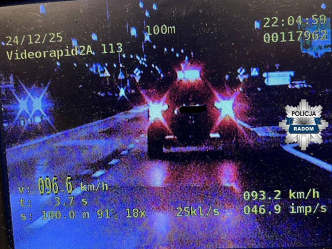 „Mikołaj” z Radomia zamienił seata w choinkę. Policjanci zdębieli