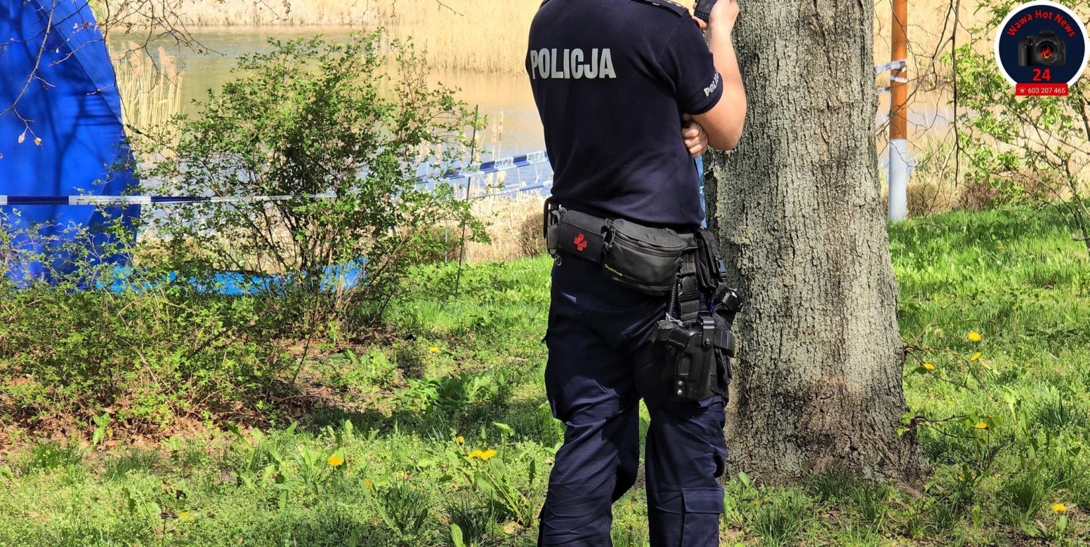 Makabryczne odkrycie w Warszawie: ciało w stawie przy pętli tramwajowej