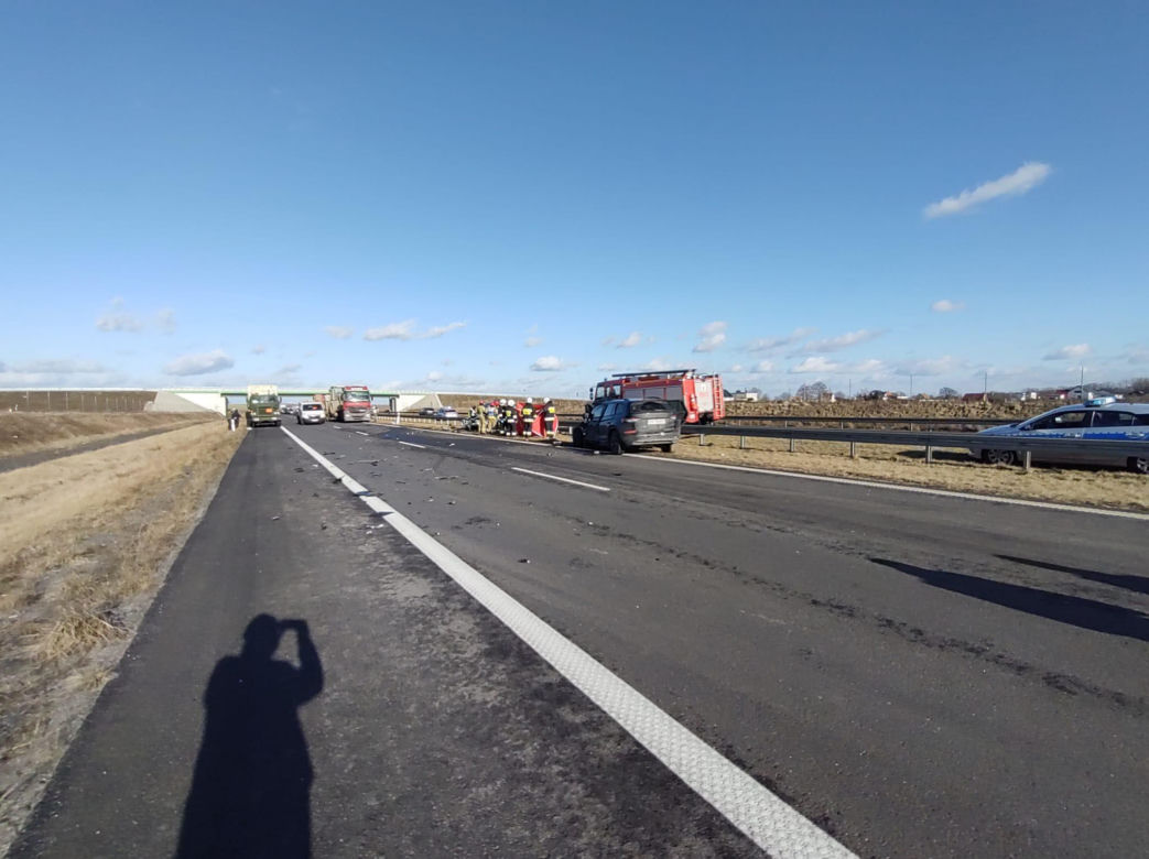 Jechał pod prąd na trasie S5 i zginął! Tragedia pod Kościanem [ZDJĘCIA]