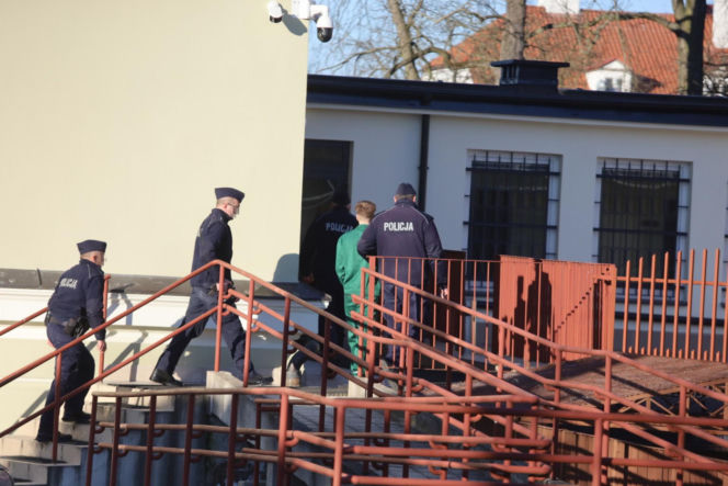 Bartosz G. przywieziony do Prokuratury Okręgowej w Płocku