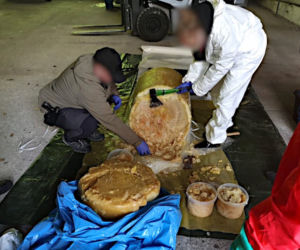 Gigantyczny przemyt z Ekwadoru. Kokainę ukryli w pulpie ananasowej 