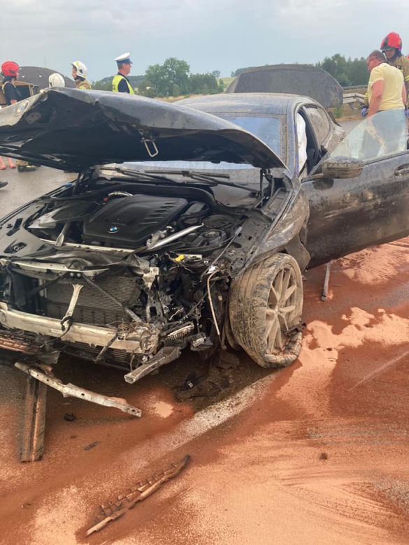 Luksusowe BMW rozbiło się na autostradzie A2 pod Świebodzinem