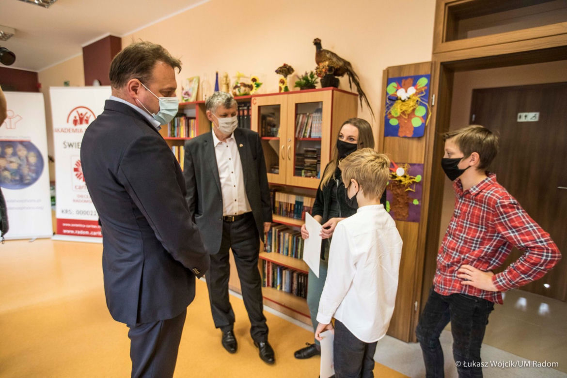 Radom: Synowie zmarłego fizjoterapeuty z Mazowieckiego Szpitala Specjalistycznego otrzymali stypendia