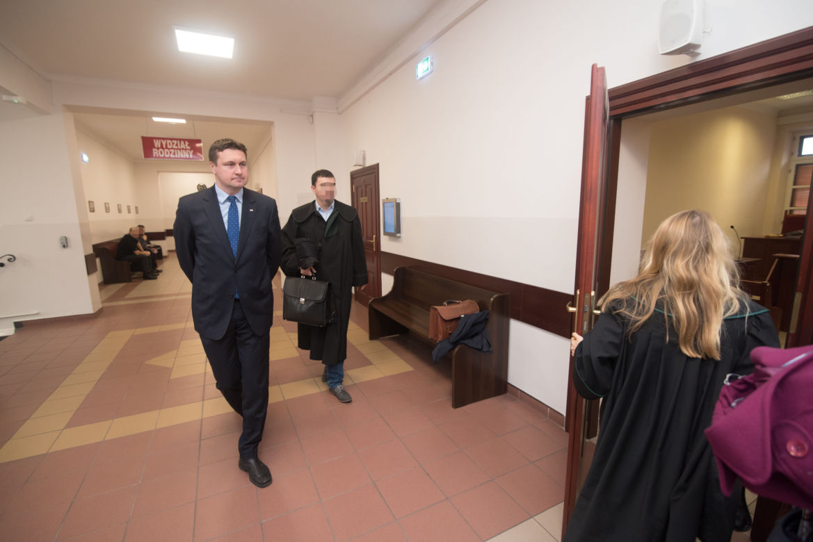 Bombowy rozwód Zbonikowskiego