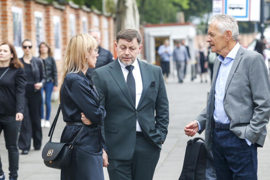 Pogrzeb Joanny Kołaczkowskiej. Tak pożegnali ją przyjaciele z kabaretu. Borek płakała jak uczennica