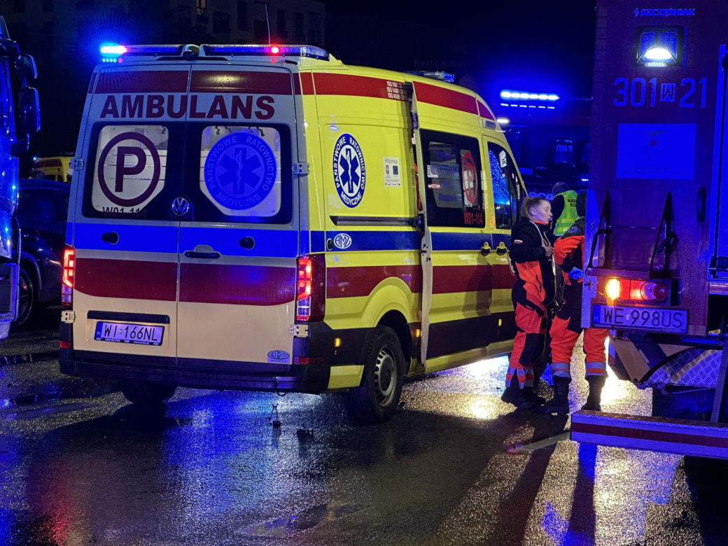  Tragedia na Modlińskiej. Dwie osobówki roztrzaskane. Są ofiary śmiertelne