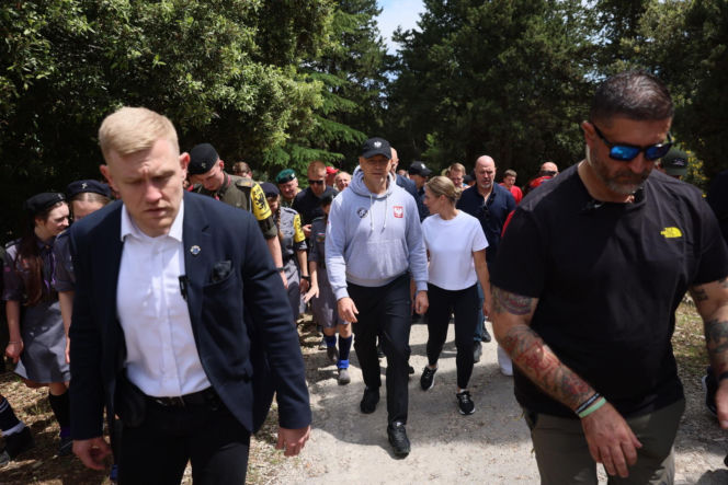 Prezydent RP Karol Nawrocki podczas trekkingu z harcerzami, młodzieżą i społecznikami pod hasłem Szlak Pamięci w Cassino