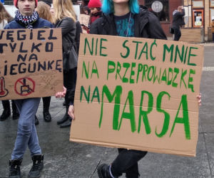 Setki młodych ludzi na ulicach Katowic! Protest klimatyczny na rynku [ZDJĘCIA]