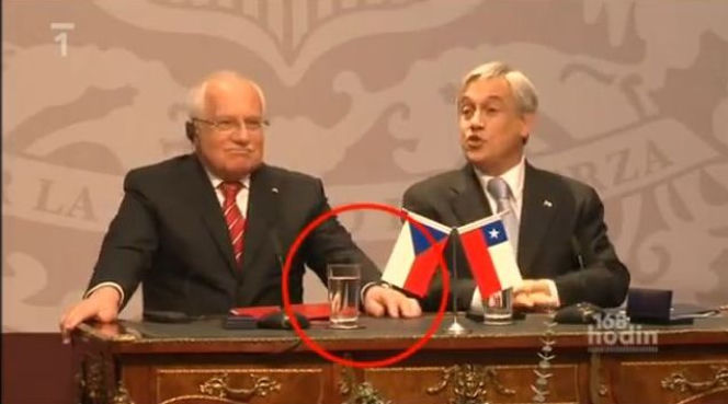 Prezydent Czech Vaclav Klaus ukradł pióro?