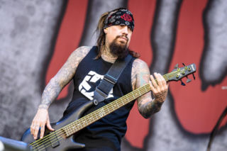 Dlaczego Fieldy zrezygnował z gry w Kornie? Basista postanowił to wyjaśnić 