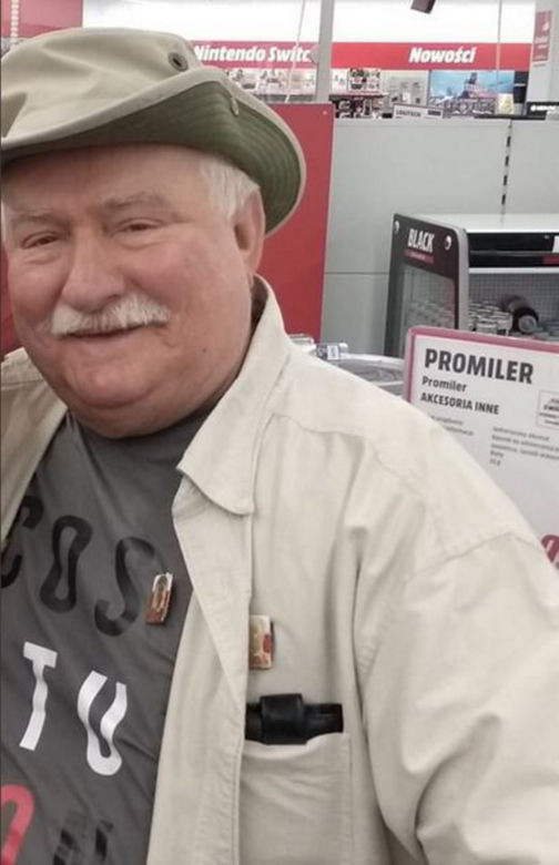 Wałęsa buszuje w Media Markcie