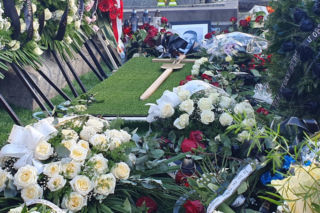 Obok niego spoczął poseł Łukasz Litewka. Kim był Aleksander Widera?