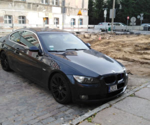 Zaparkowany samochód blokuje przebudowę ulic