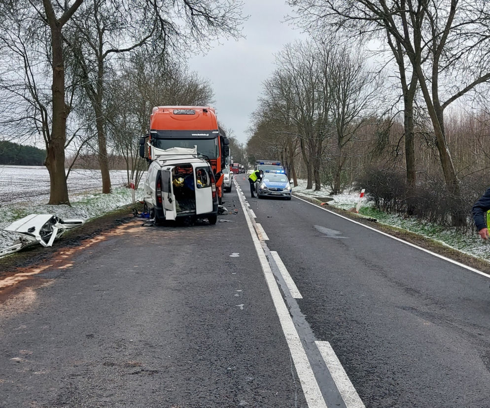 Śmiertelny wypadek na dk 42 koło Radomska. Nie żyją dwie osoby!