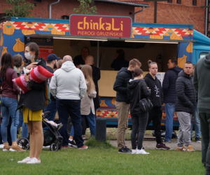 Festiwal Food Trucków 2021. Restauracje na kółkach zaparkowały na Wyspie Młyńskiej