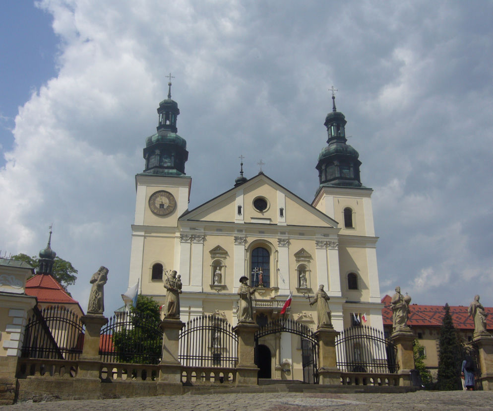 Wielki Piątek w Kalwarii Zebrzydowskiej. Tysiące pielgrzymów przybyło do sanktuarium
