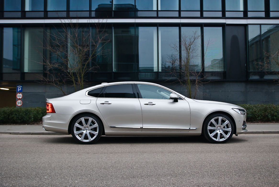 Volvo S90 D4