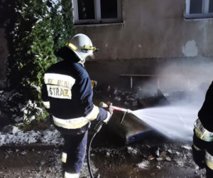 Tragiczny pożar w Krzysztoforowie. Nie żyje mężczyzna. 12. osób ewakuowano