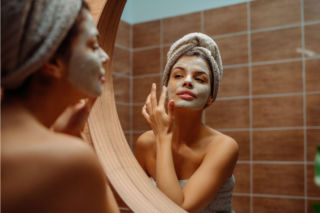 Zamiast pić ją z rana, dodaję do kremu. Nie wydaję majątku, a efekty zachwycają