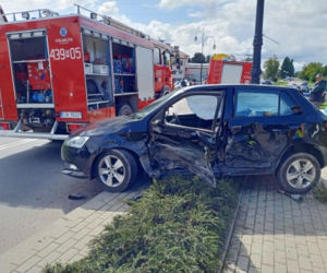 Zderzenie bmw ze skodą. 37-latka trafiła do szpitala [ZDJĘCIA]
