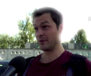Zniewolona. Michaił Gawriłow (Grigorij) na planie serialu w programie Alarm