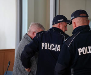Ksiądz Mirosław porąbał siekierą i podpalił starego znajomego?! W sądzie szok: mam dziecko