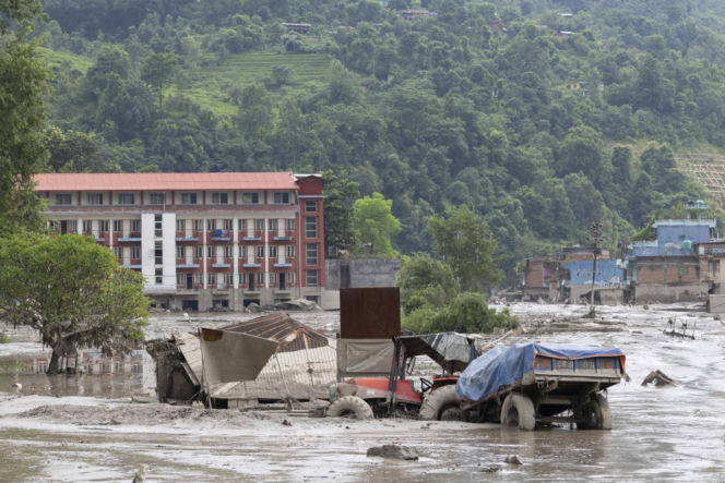 Katastrofa w Nepalu. Setki osób zaginęły, wśród nich zagraniczni turyści
