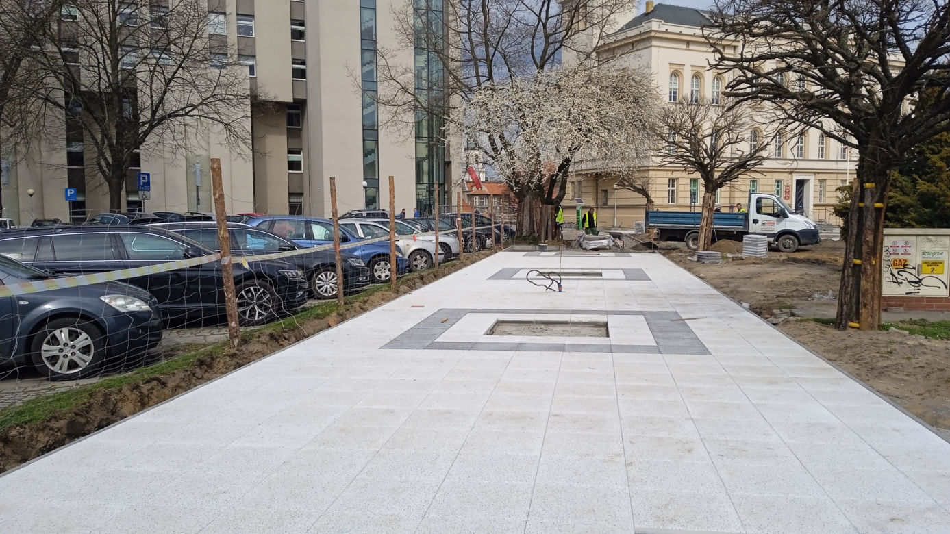 Modernizacja placu Słowiańskiego w Zielonej Górze. Jak przebiegają prace?