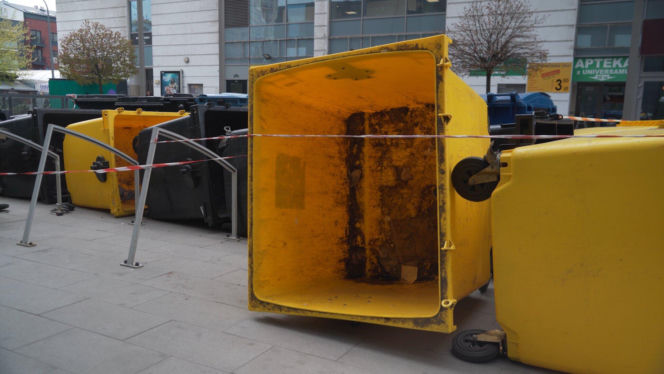 „Cały Grochów w szczurach!”. Mieszkańcy prawobrzeżnej Warszawy ponownie toną we własnych śmieciach