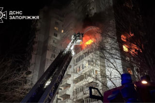 Niespokojna noc na Ukrainie! Rosjanie uderzyli w bloki i pociąg