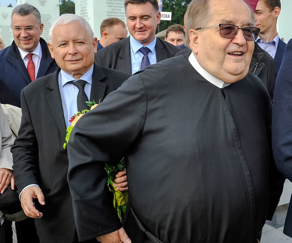 Ukłony dla Rydzyka, uśmiech dla Kaczyńskiego