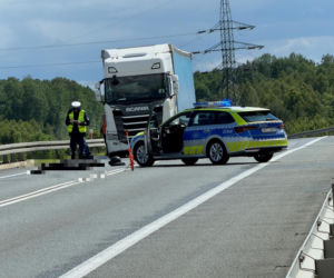 Motocyklista huknął w bariery na wiadukcie. 34-latek zginął na miejscu