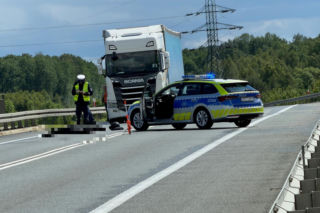Motocyklista huknął w bariery na wiadukcie. 34-latek zginął na miejscu