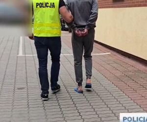 Awantura przed blokiem. 49-latek zginął od ciosów nożem! Para w areszcie