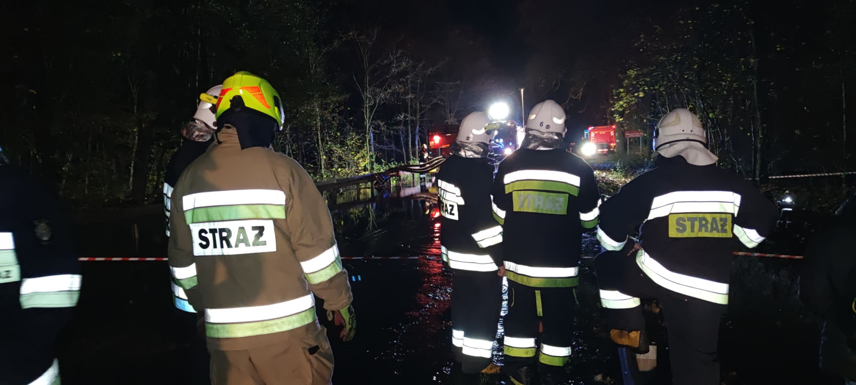 Łobez. Sytuacja jest kryzysowa, woda zagraża mieszkańcom. Zawalił się most, zamknięto drogi 