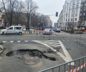 Awaria ciepłownicza w Warszawie 8.12.21! Kłęby dymu na Pięknej i Mokotowskiej! 