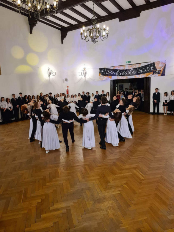 Studniówka I Liceum Ogólnokształcącego im. Adama Mickiewicza w Olsztynie [ZDJĘCIA]